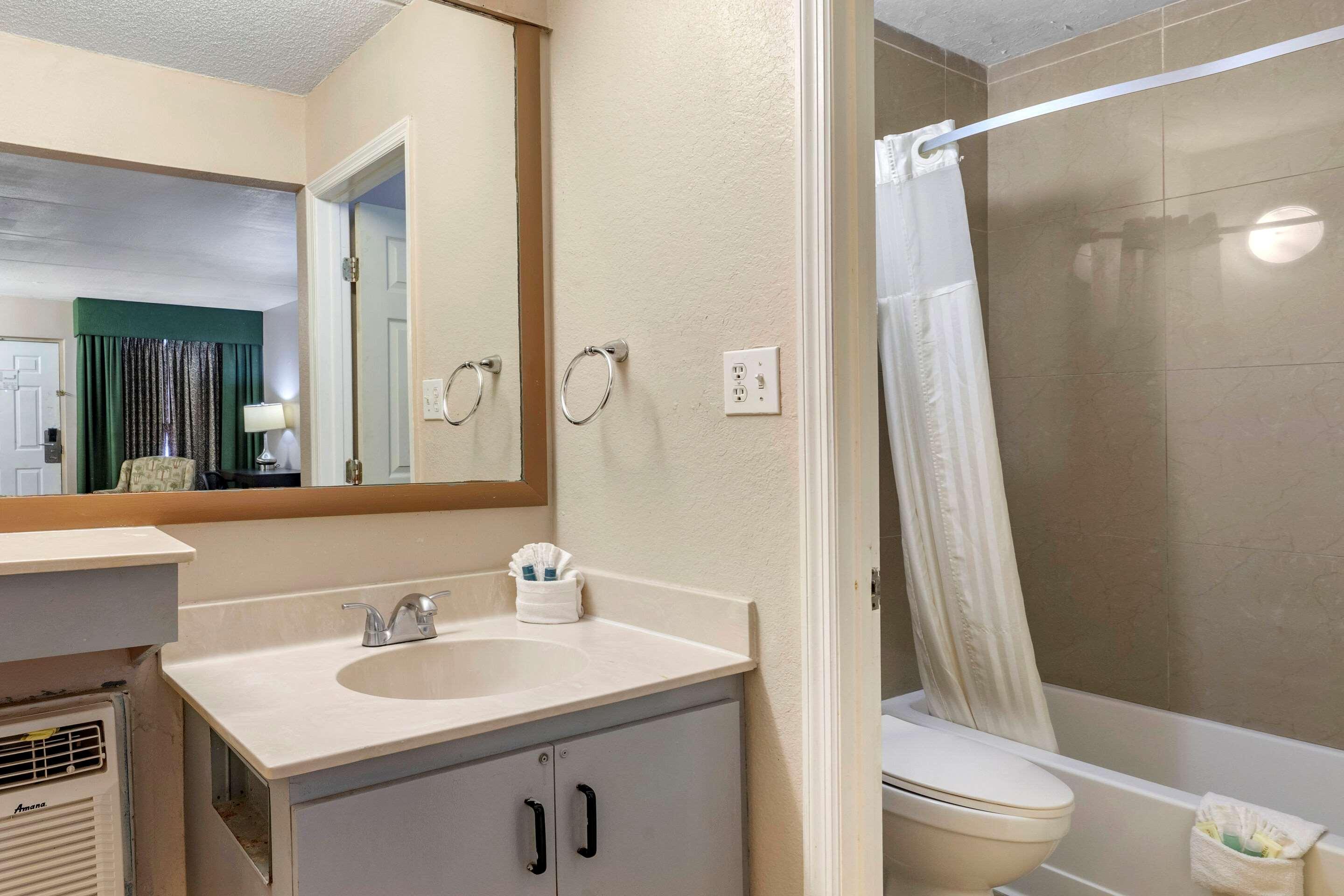 Rodeway Inn Clearwater-Dunedin 외부 사진