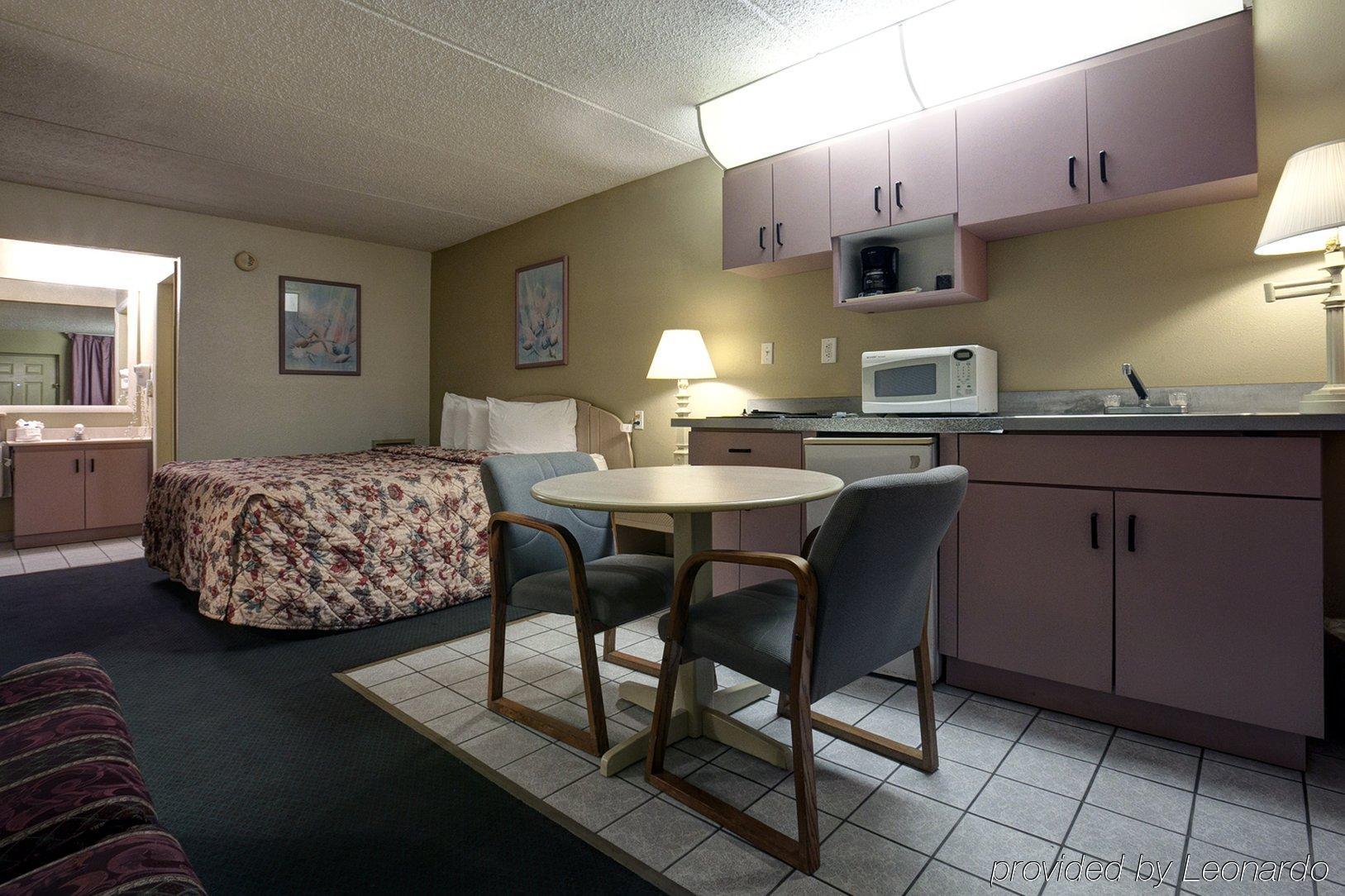 Rodeway Inn Clearwater-Dunedin 객실 사진
